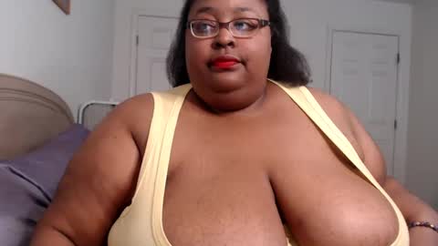 Snapshot of loves_aura chatting on 12/10/24, 02:05 Alyson online show from 12/10/24, 02:05