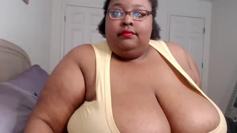 Snapshot of loves_aura chatting on 02/13/25, 01:08 Alyson online show from 02/13/25, 01:08