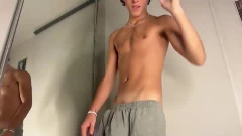 Leo Loves online show from 03/29/26, 04:56