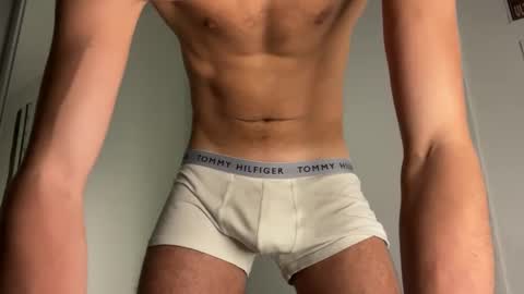 Leo Loves online show from 04/11/26, 04:50