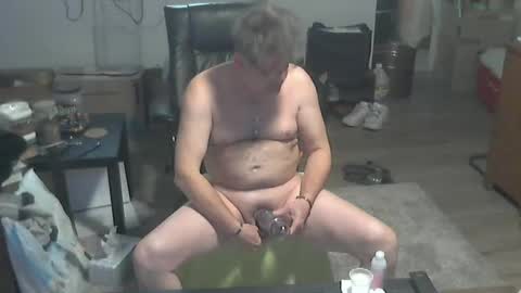 Snapshot of loveshaft69 chatting on 02/02/25, 11:53 LoveShaft69 online show from 02/02/25, 11:53