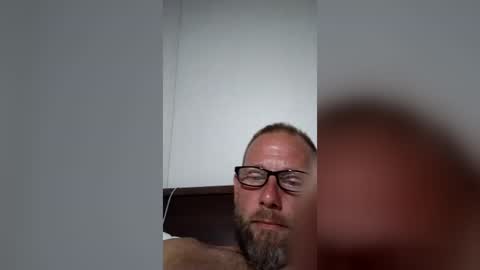Snapshot of loveshead07 chatting on 06/19/26, 01:32 loveshead07 online show from 06/19/26, 01:32