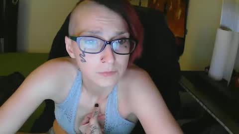 Snapshot of lovewolf444 chatting on 04/04/26, 01:04 Lovewolf444 online show from 04/04/26, 01:04