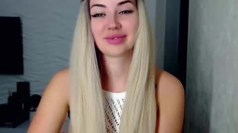 Snapshot of loveydovey88 chatting on 04/03/26, 11:19 Rosie online show from 04/03/26, 11:19
