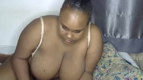Snapshot of loveytiana chatting on 05/12/26, 06:27 loveytiana online show from 05/12/26, 06:27