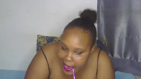 Snapshot of loveytiana chatting on 05/14/26, 08:32 loveytiana online show from 05/14/26, 08:32