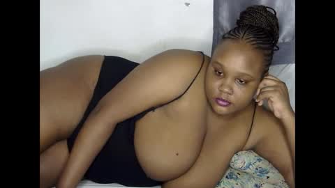 Snapshot of loveytiana chatting on 05/31/26, 06:31 loveytiana online show from 05/31/26, 06:31
