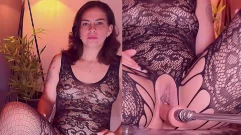 L A U R A  online show from 10/05/25, 02:54