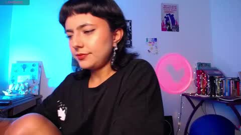 Snapshot of loving_alma chatting on 09/25/25, 02:04 loving_alma online show from 09/25/25, 02:04