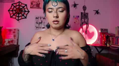 Snapshot of loving_alma chatting on 10/28/25, 02:04 loving_alma online show from 10/28/25, 02:04