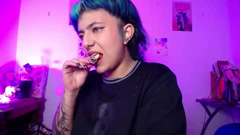 Snapshot of loving_alma chatting on 11/16/25, 03:45 loving_alma online show from 11/16/25, 03:45