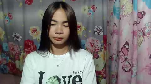 loving_rhean online show from 05/01/26, 10:42
