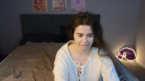 Snapshot of lovingwhisperr chatting on 02/20/26, 01:24 Erika online show from 02/20/26, 01:24