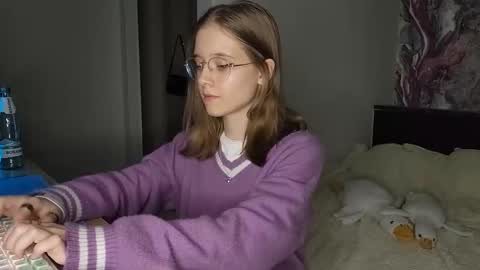 Snapshot of lowress chatting on 03/08/25, 01:36 Karmell online show from 03/08/25, 01:36