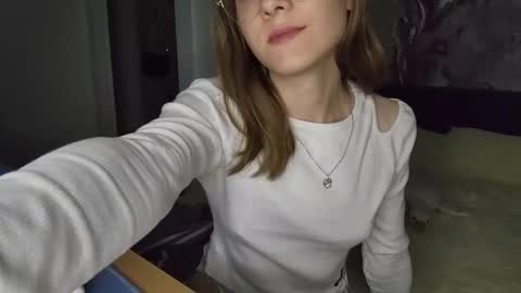 Snapshot of lowress chatting on 03/08/25, 04:39 Karmell online show from 03/08/25, 04:39