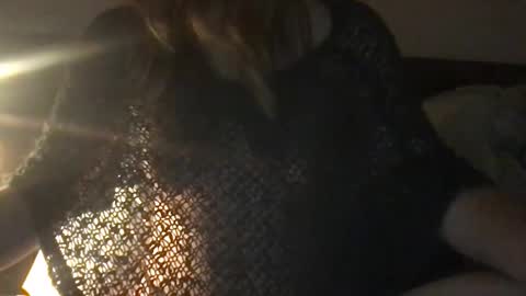 Snapshot of lozivelle chatting on 11/23/25, 10:26 lozivelle online show from 11/23/25, 10:26