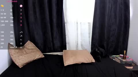 Lucia online show from 02/09/25, 02:50