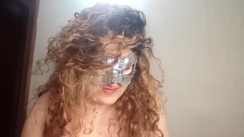 Snapshot of luanapowerful chatting on 09/24/25, 02:37 luanapowerful online show from 09/24/25, 02:37