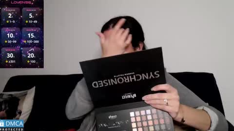 luara_ online show from 01/06/26, 11:36