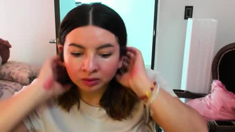 luara__01__lecat_1 online show from 11/28/25, 05:15