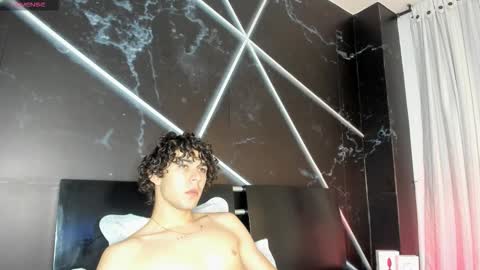 Luca Ferrer online show from 10/25/25, 01:57