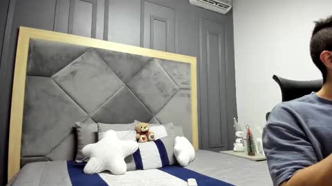 luca_morettii online show from 11/19/25, 12:16