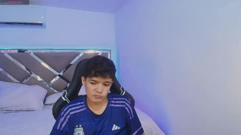 luca_voss1 online show from 04/18/26, 12:09