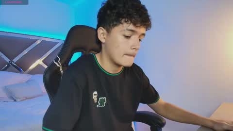 luca_voss1 online show from 04/20/26, 11:57