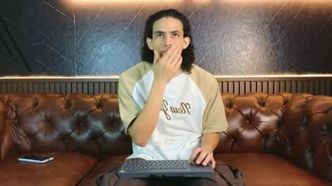 lucaalessi online show from 04/16/26, 01:56