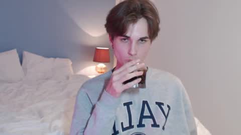 Snapshot of lucacharm chatting on 12/22/24, 10:25 lucacharm online show from 12/22/24, 10:25