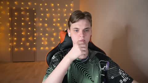 Snapshot of lucas_dany chatting on 01/13/25, 10:35 Lucas Gill online show from 01/13/25, 10:35