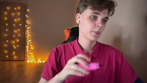 Snapshot of lucas_dany chatting on 01/22/25, 12:27 Lucas Gill online show from 01/22/25, 12:27