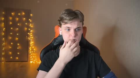 Snapshot of lucas_dany chatting on 01/24/25, 01:24 Lucas Gill online show from 01/24/25, 01:24