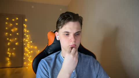 Snapshot of lucas_dany chatting on 01/27/25, 12:43 Lucas Gill online show from 01/27/25, 12:43