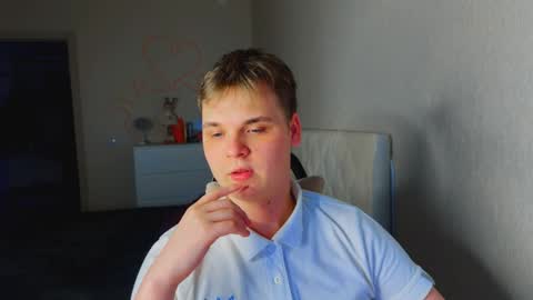 Snapshot of lucas_dany chatting on 12/16/25, 11:48 Lucas Gill online show from 12/16/25, 11:48