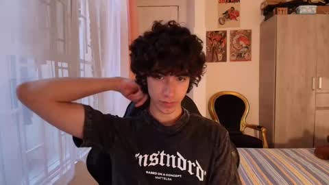 Snapshot of lucas_xo chatting on 11/01/25, 10:12 lucas_xo online show from 11/01/25, 10:12