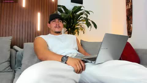 LUCA SANTOS online show from 06/06/26, 05:12