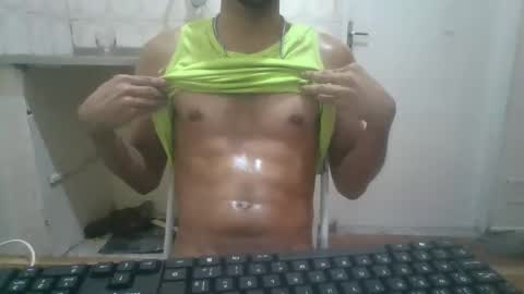Snapshot of lucascarv chatting on 10/27/25, 03:43 lucascarv online show from 10/27/25, 03:43