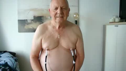 lucbottom031249 online show from 04/19/26, 05:07