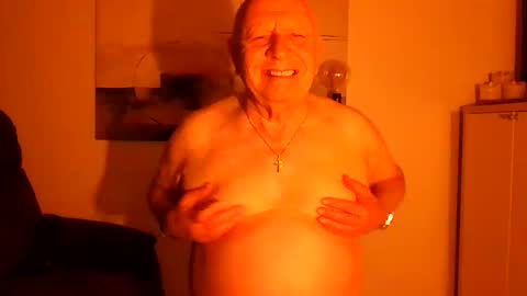 Snapshot of lucbottom031249 chatting on 04/28/26, 02:10 lucbottom031249 online show from 04/28/26, 02:10