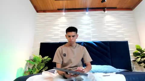 Snapshot of lucca_moreti chatting on 06/17/26, 03:42 Lucca Moreti online show from 06/17/26, 03:42