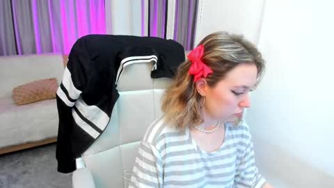 Snapshot of lucia_copper chatting on 10/27/25, 01:26 lucia_copper online show from 10/27/25, 01:26