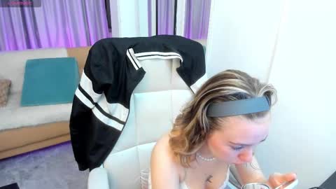 lucia_copper online show from 11/08/25, 12:16