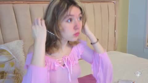 Snapshot of lucia_copper chatting on 11/16/25, 12:33 lucia_copper online show from 11/16/25, 12:33