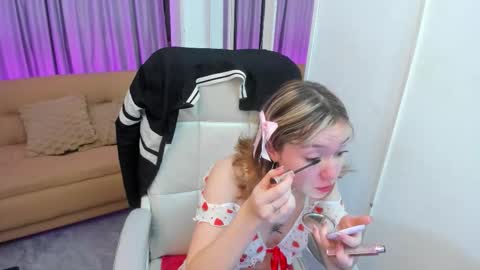 lucia_copper online show from 11/17/25, 12:33