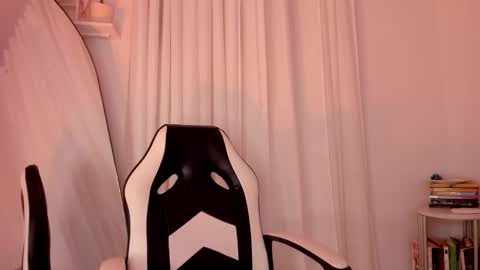 Lucia online show from 01/11/25, 07:05