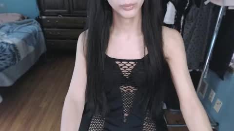 Snapshot of lucia_sky chatting on 02/02/25, 04:32 Lucia online show from 02/02/25, 04:32
