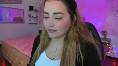 lucia star  online show from 02/13/25, 02:45