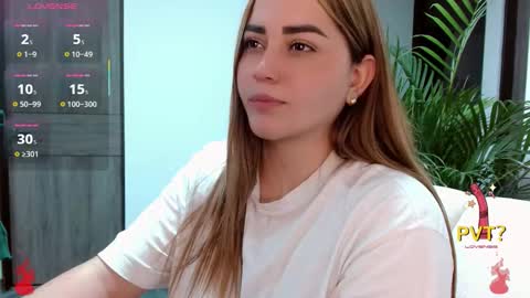 lucia star  online show from 10/28/25, 02:48