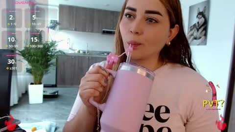 lucia star  online show from 11/22/25, 04:28